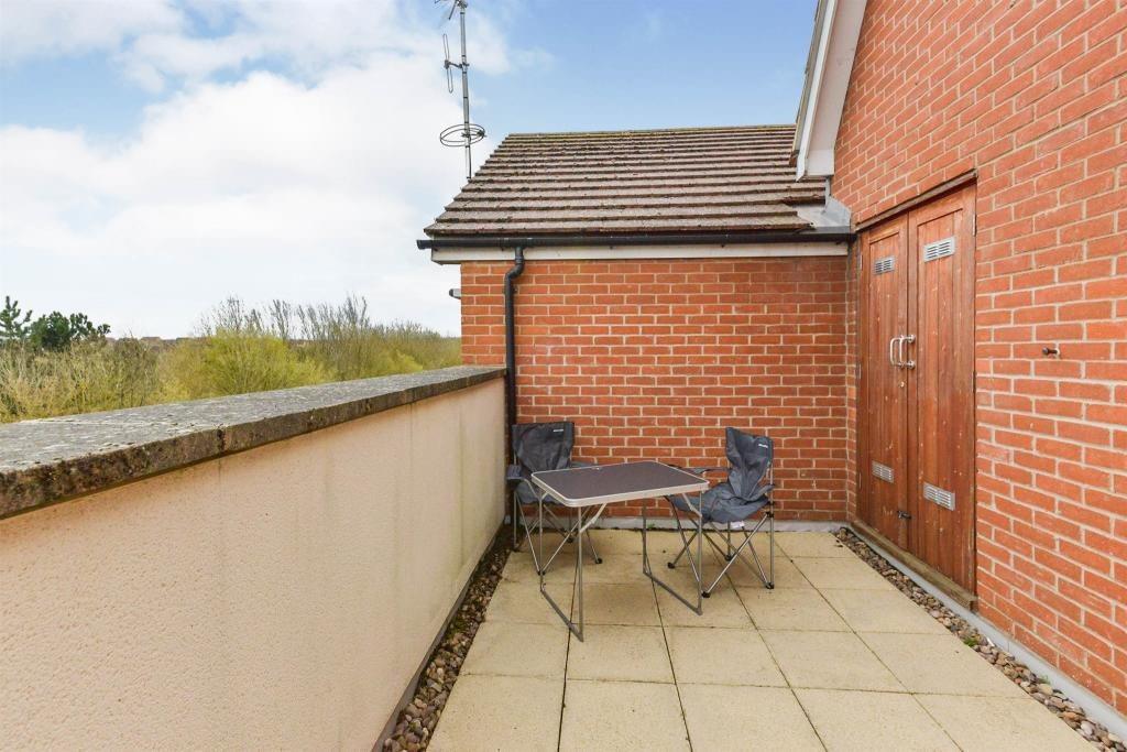 Carradine Crescent, Oxley Park, Milton Keynes